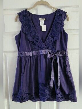 Purple sleeveless V-neck Blouse Top With Floral Embroidery and Lace, NWT, Size L